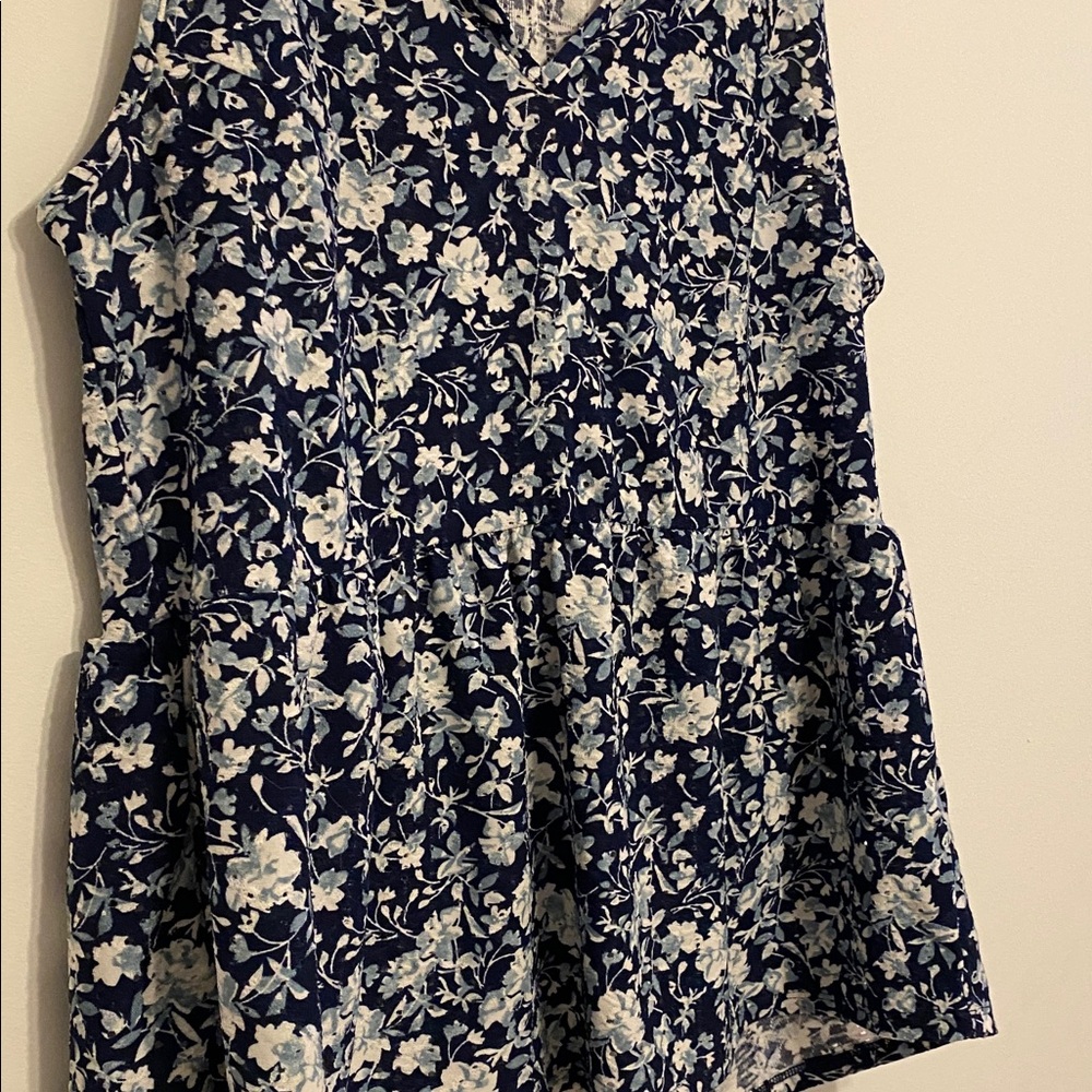 2/12 Belldini Navy and White Floral Sleeveless V-Neck Tank,gathered at waist - Picture 3 of 8